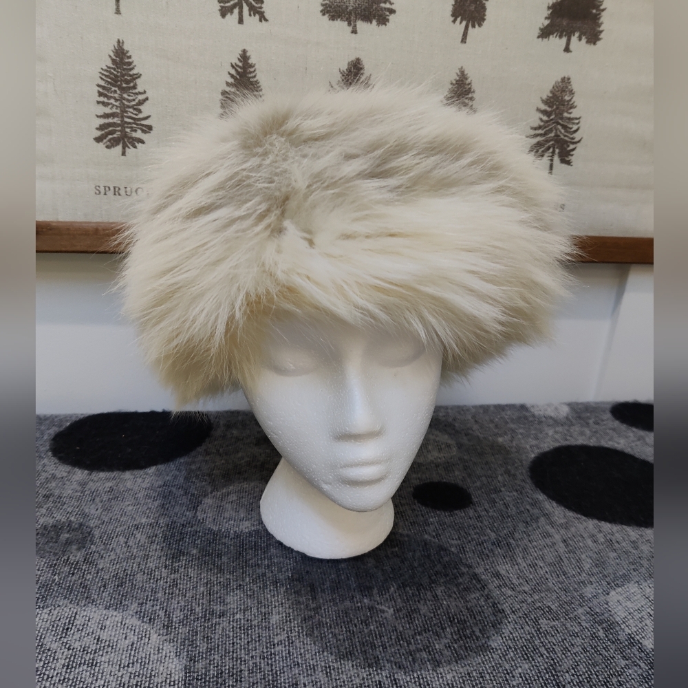 Vintage White Fox Fur Cossack/Pillbox Hat – Stephan’s Furs (Women OS)